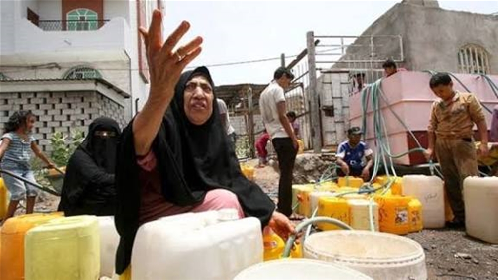 اتهامات لمحافظ تعز بمضاعفة معاناة السكان بعد فرض رسوم جديدة على المياه