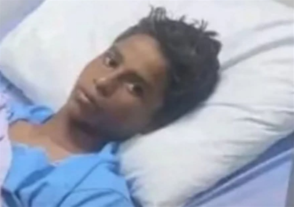 مسلح حوثي يعتدي على طفل في سوق شعبي بالحديدة