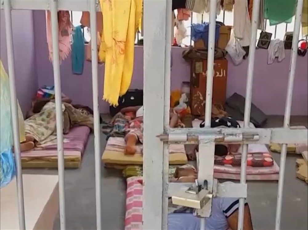 تعز.. قوات طارق صالح تُخلي السجون في المخا قبيل نزولات تفتيش ميدانية