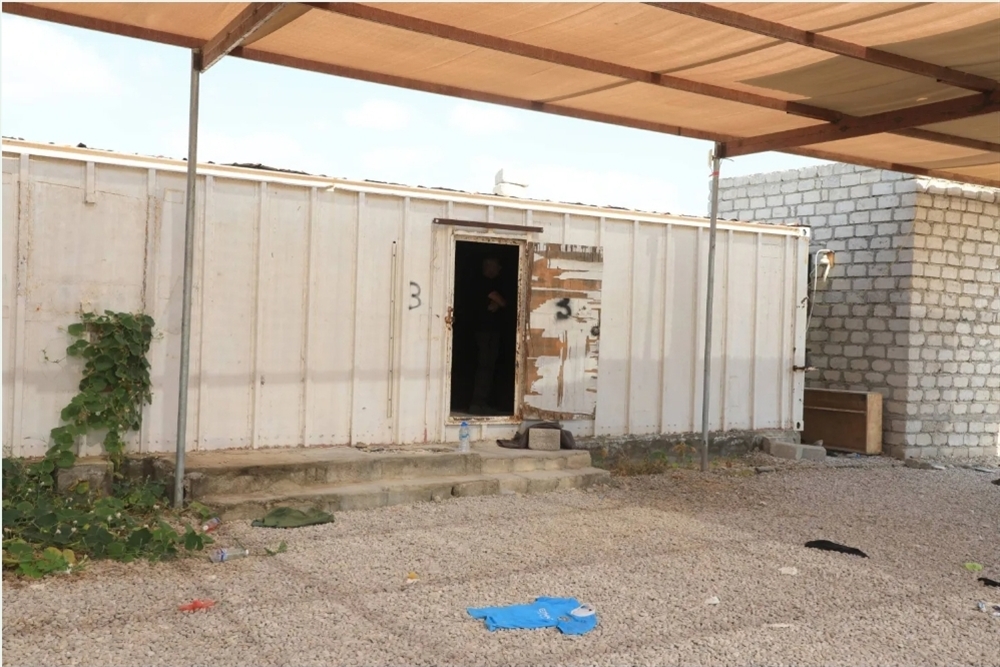"الوطنية للتحقيق" تحقق في بلاغات عن مقابر مرتبطة بسجون الامارات السرية في حضرموت