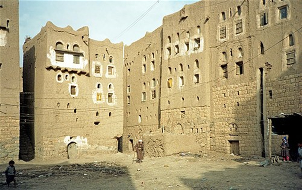 مقتل أربعة أشخاص من أسرة واحدة في عمران