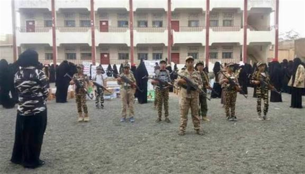 نقابة المعلمين تحذّر من تطييف التعليم وعسكرة الأطفال في مناطق الخاضعة لسيطرة الحوثي