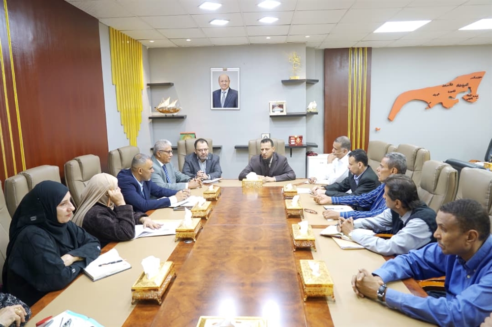محافظ عدن يعلن اقرار زيادة حوافز المعلمين