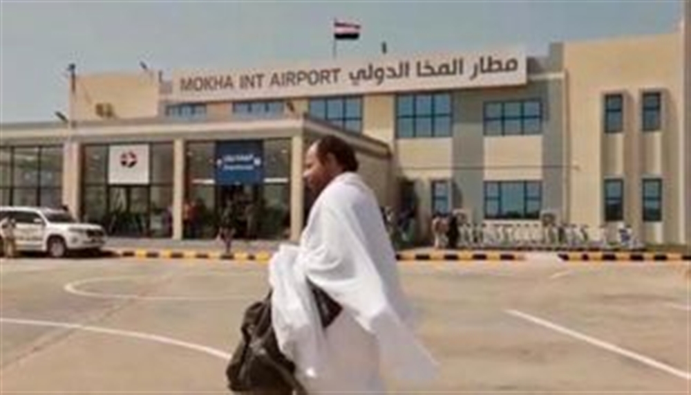 تكتل الأحزاب يدين اقتحام صحيفة عدن الغد ويستنكر منع الحوثيين هبوط طائرة اليمنية في المخا