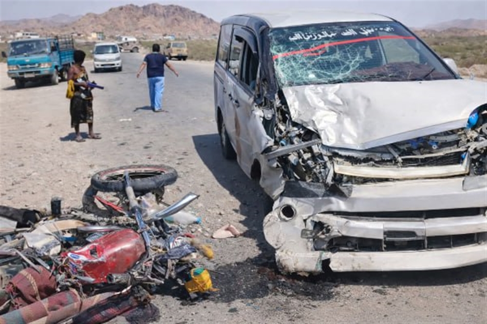 تعز...مصرع شخصين وإصابة ثالث بحالة حرجة في حادث تصادم بمفرق المخا