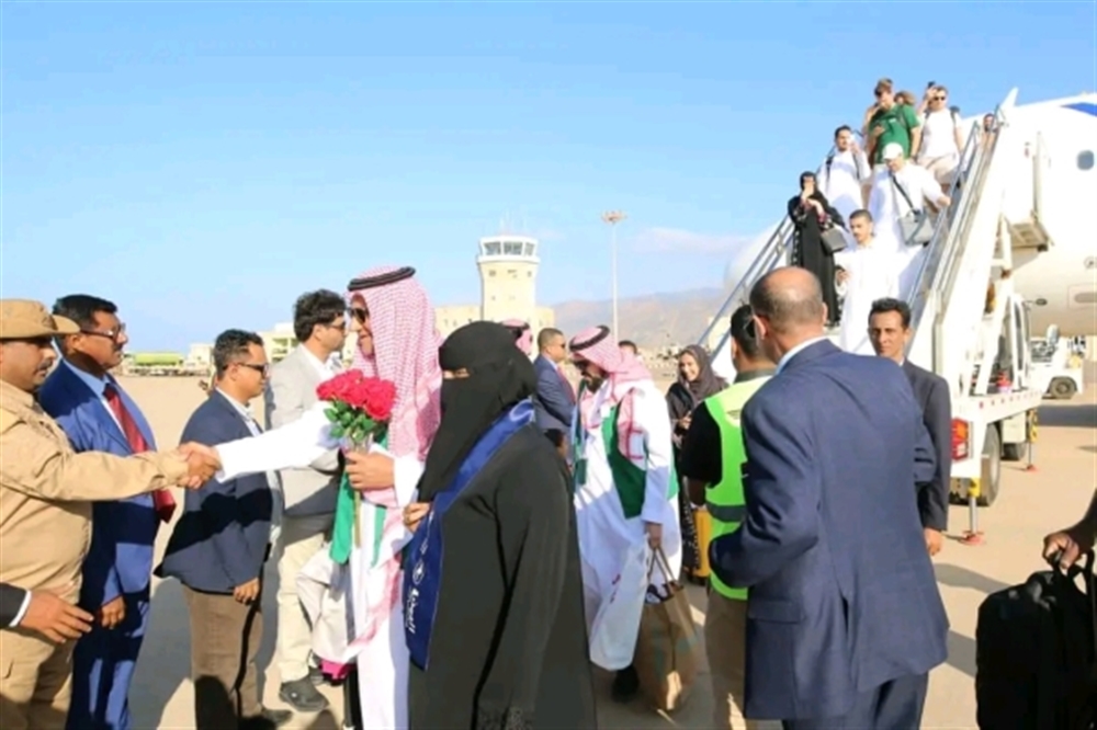مطار سقطرى يستقبل أولى الرحلات الجوية المباشرة من جدة