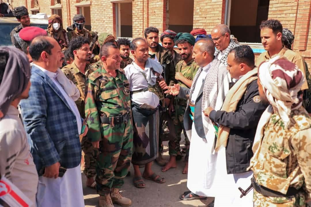 تعز.. وفد المقاومة يتفقد الخطوط الأمامية في جبهة كلابة ومواقع “الحمد”