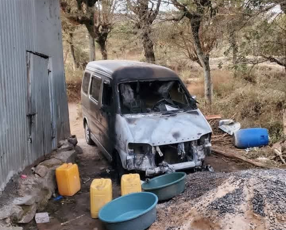 مسلحون يُحرقون حافلة مواطن في إب
