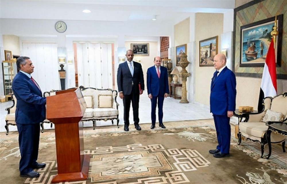 وزير التعليم العالي يؤدي اليمين الدستورية امام العليمي
