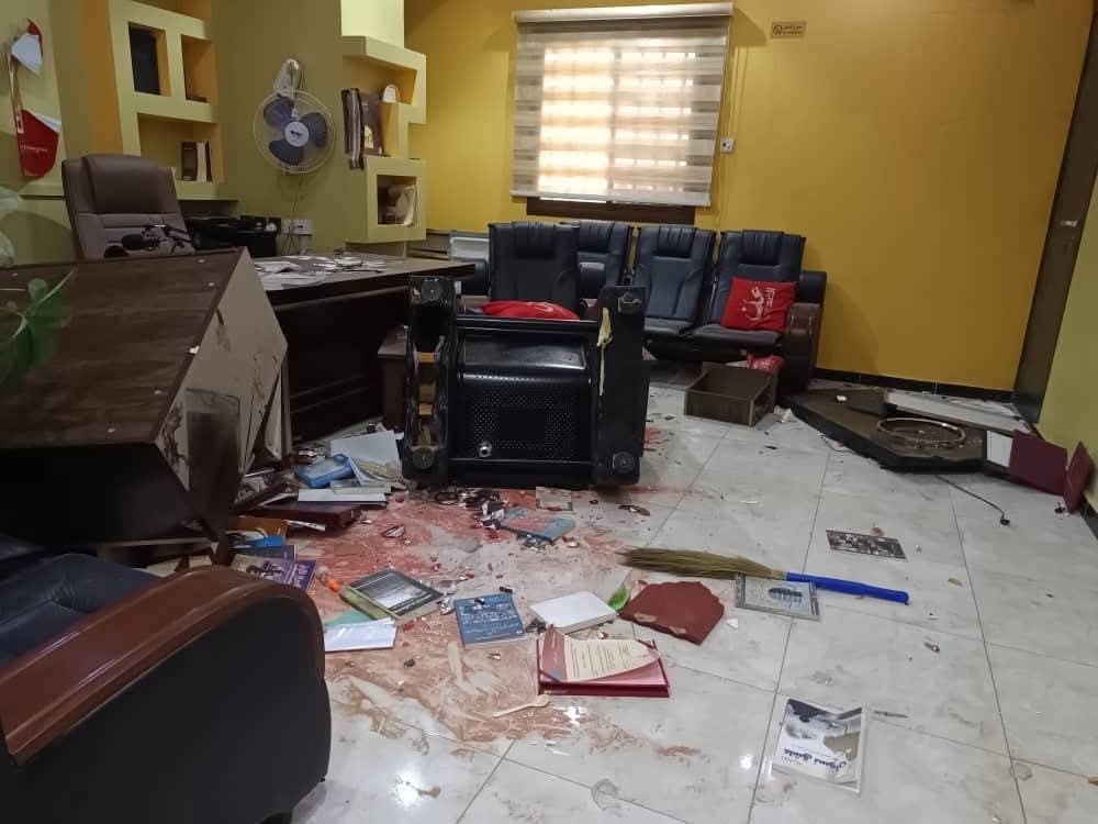 هشاشة وظيفية وانتهاكات جسيمة...واقع الصحفيين في اليمن في تقرير للنقابة
