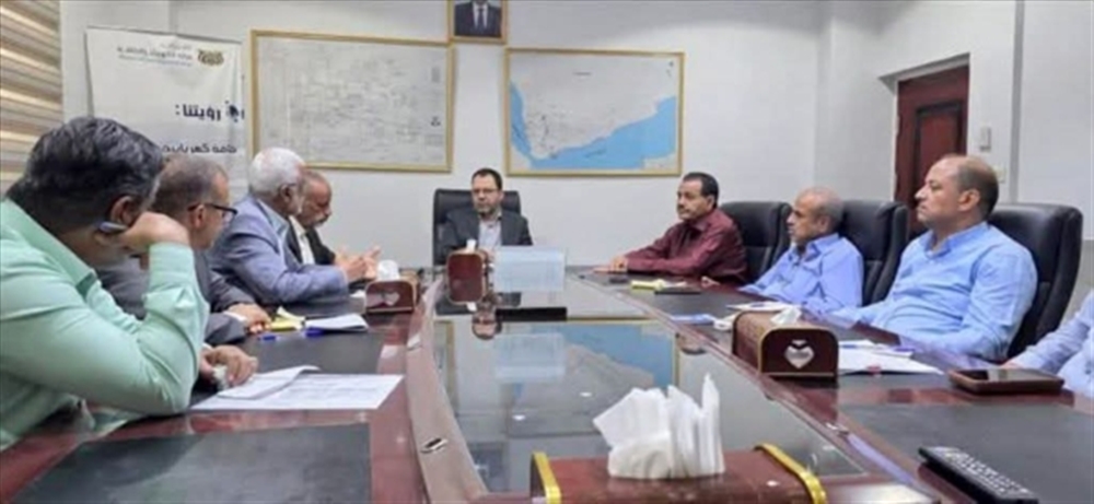 وزير الكهرباء يعلن عن خطة لرفع قدرة المحطة الشمسية بعدن إلى 200 ميجاوات
