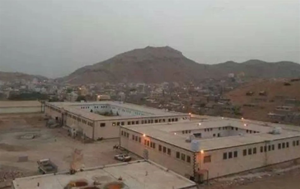 منظمة حقوقية تطالب بالإفراج عن 23 سجينًا في سجن المكلا