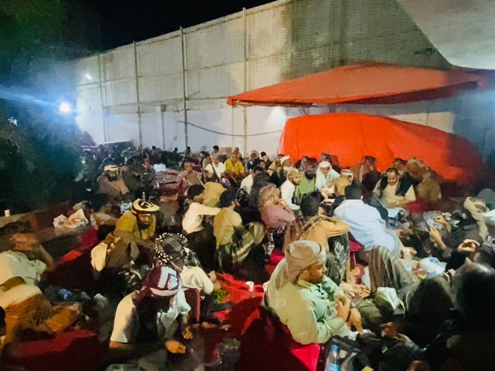 مشايخ الصبيحة ينددون باستمرار احتجاز الشيخ عصام هزاع في سجون الانتقالي بعدن