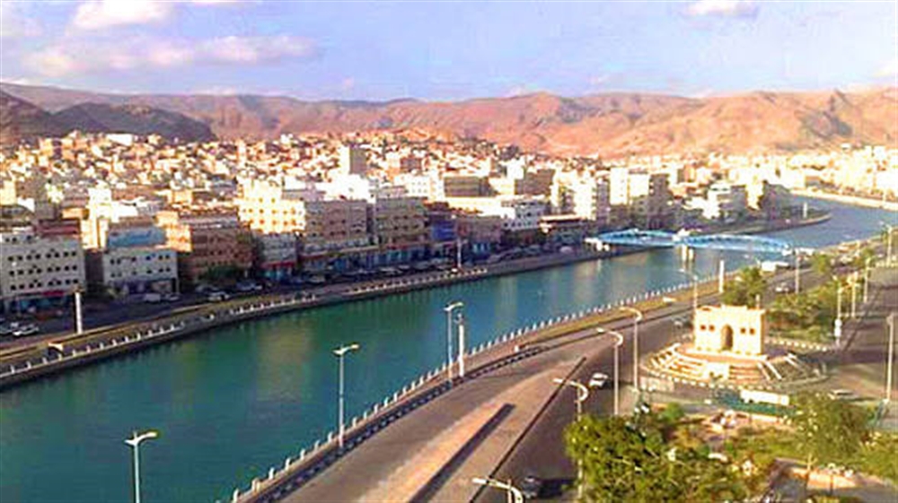 السلطة المحلية في حضرموت توجه برفع الجاهزية لمواجهة الأمطار والتقلبات الجوية