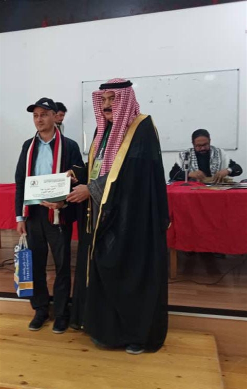 في تظاهرة أدبية بتونس... الشاعر اليمني إبراهيم القحوي يخطف المركز الأول في جائزة "علي الدرورة"