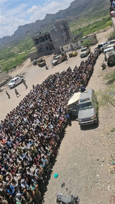 جموع غفيرة تشيّع جثمان شاب قتل بقصف طيران مسير لقوات طارق صالح غربي تعز