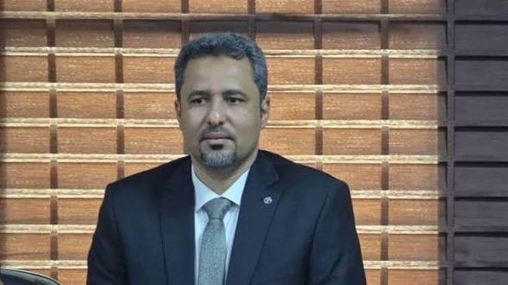 محافظ لحج يوجه بالالتزام بالدوام ويحظر مغادرة المسؤولين دون إذن مسبق