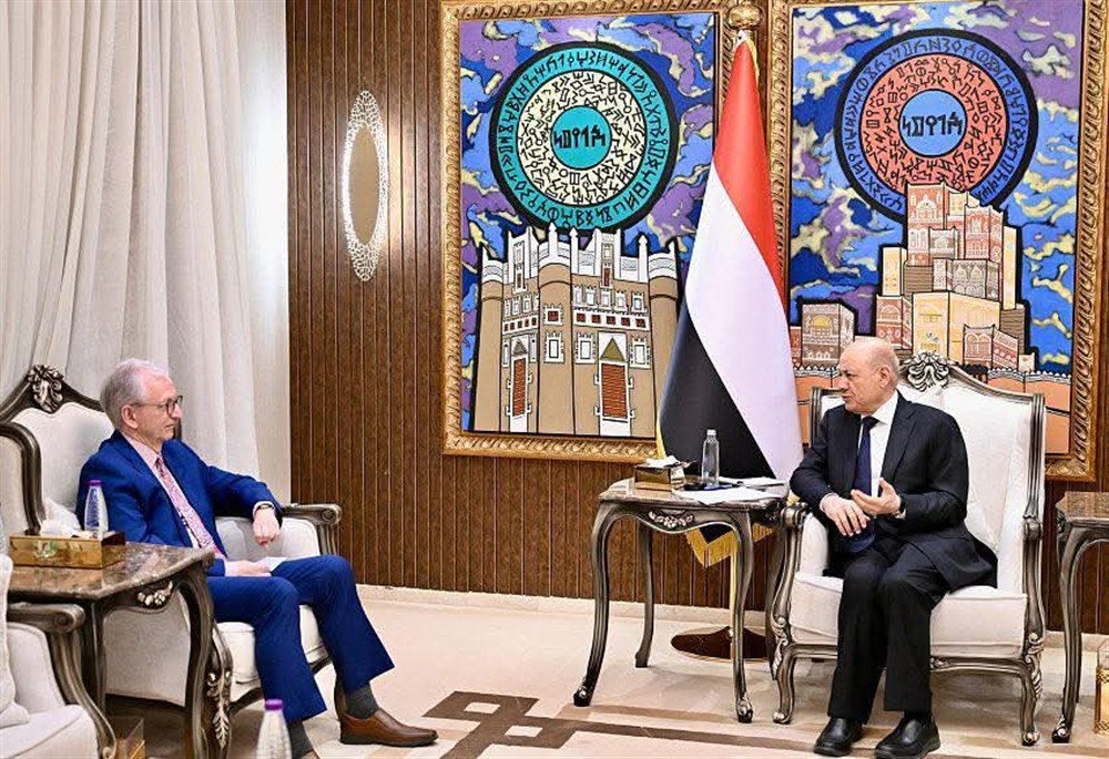 العليمي: أمن الممرات المائية مرهون بإنهاء سيطرة وكلاء إيران على أجزاء من اليمن