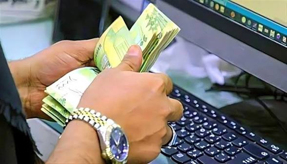 الحكومة تعلن بدء صرف المرتبات وتنفي شائعات التأخير