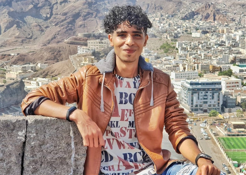 عدن...قوات أمنية تعتقل ناشطاً بعد مداهمة منزله