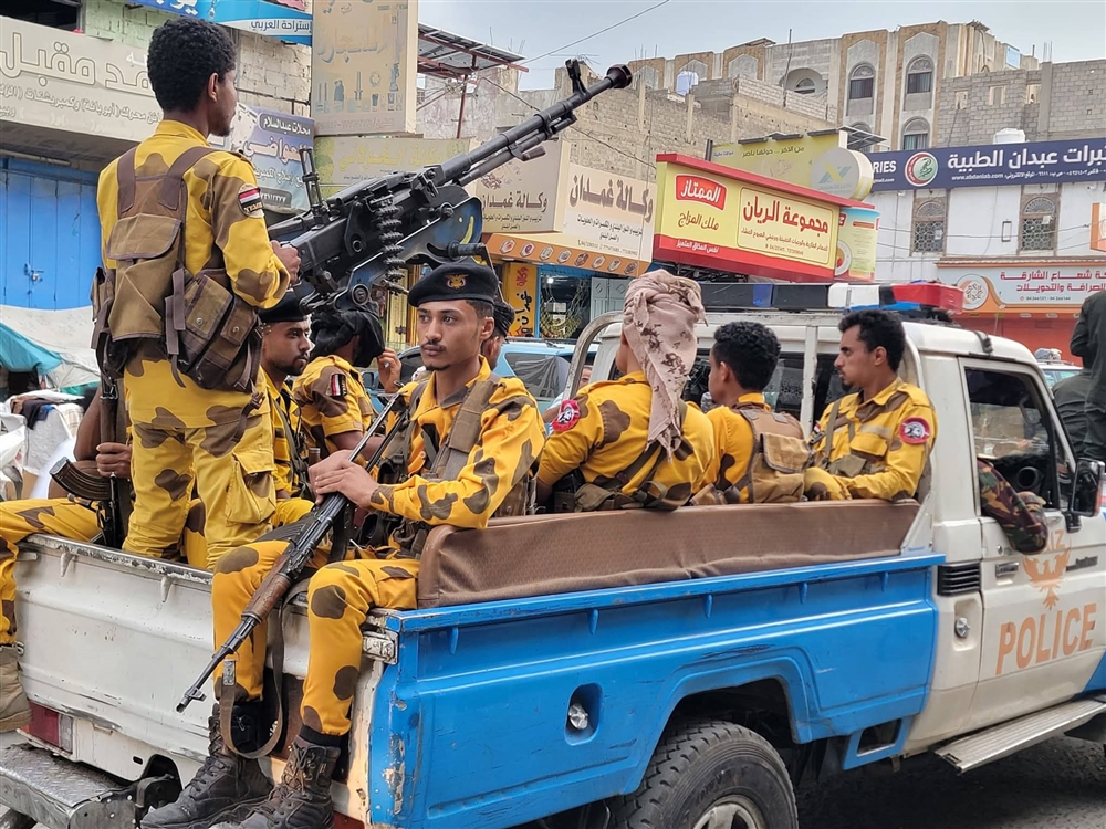 شرطة تعز تطلق حملة أمنية واسعة لتنظيم حمل السلاح