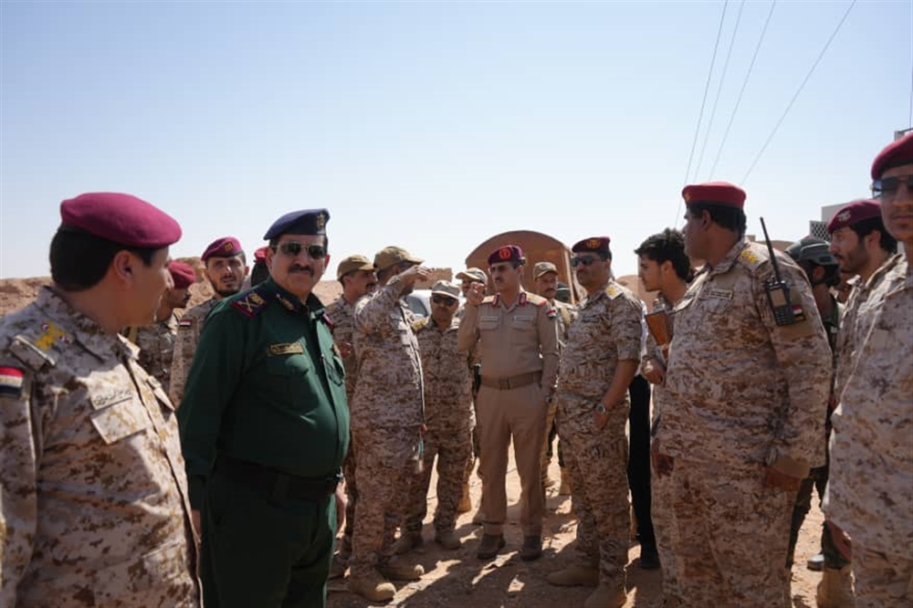 وزيرا الدفاع والداخلية يتفقدان منفذ الوديعة ويشهدا عرضا عسكريا لقوات الطوارئ