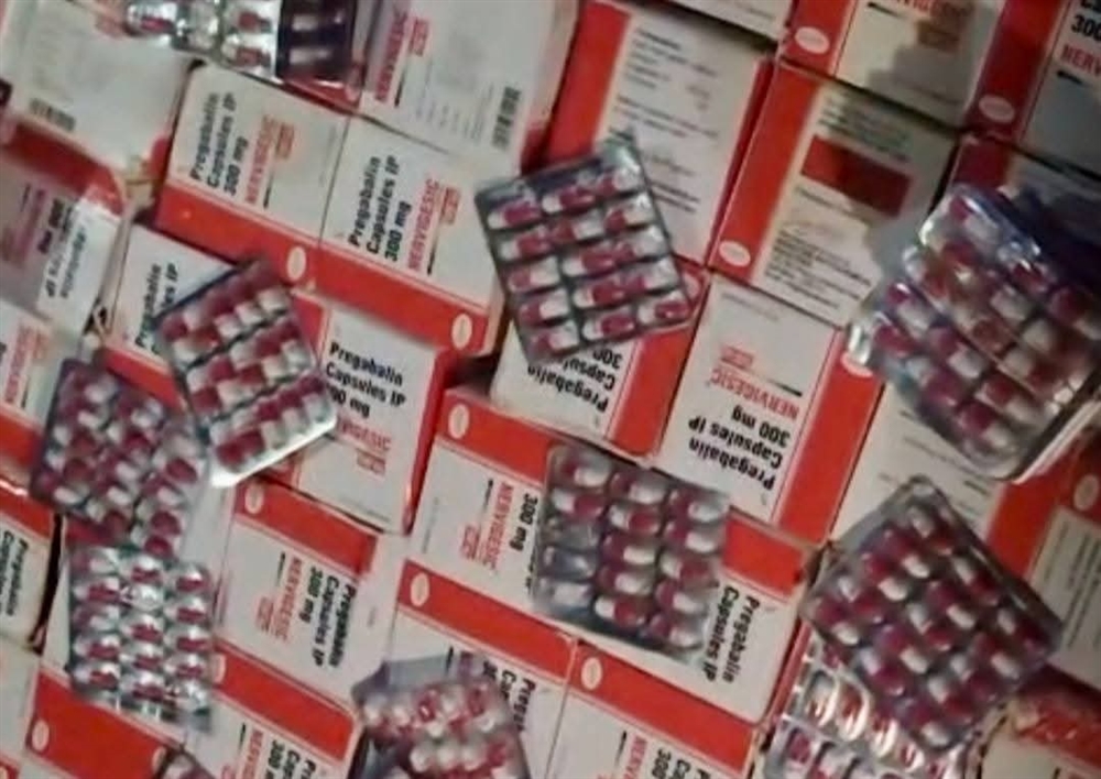 المهرة.. ضبط مهاجرين غير شرعيين بحوزتهم أكثر من ألف حبة مخدرة