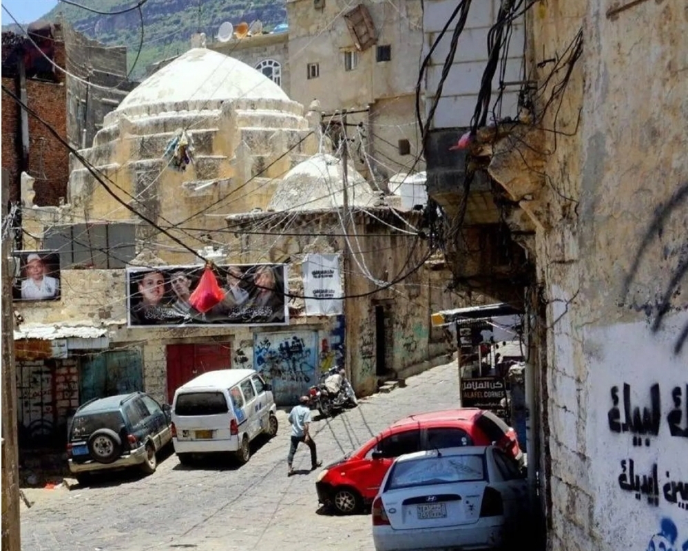 الحوثيون يفرضون حصاراً أمنياً على الحي القديم في إب وسط حديث عن زرع أجهزة تنصت