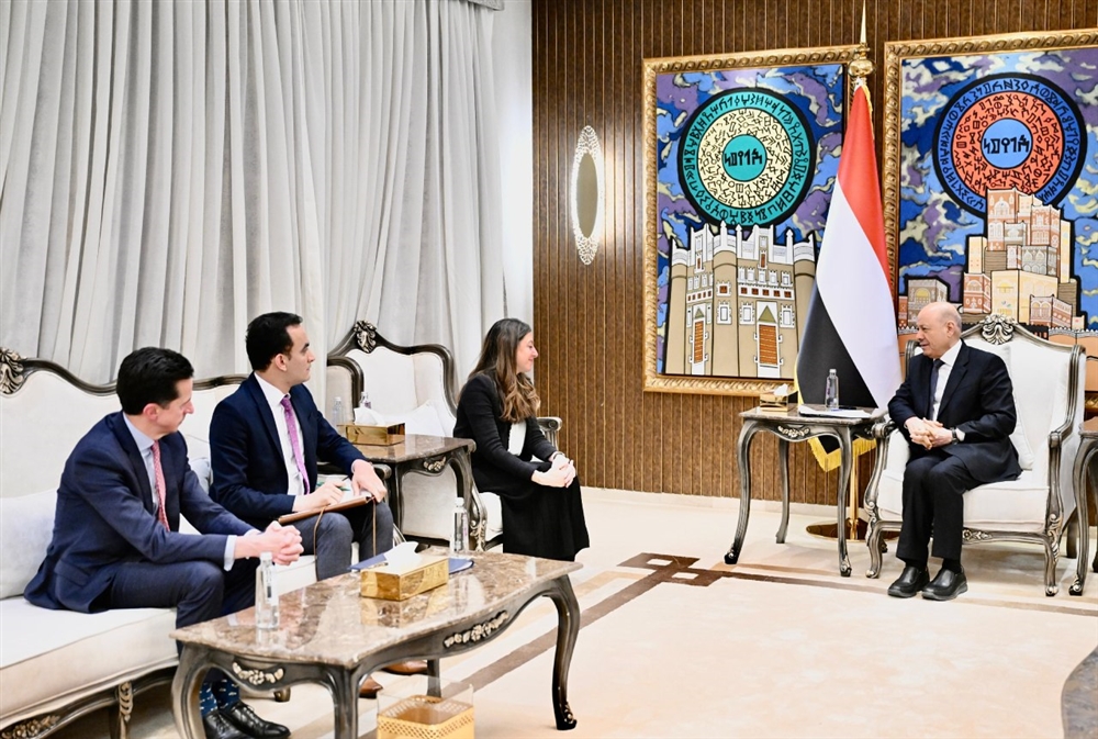 بينما تسعى السعودية لابرام اتفاق مع الجماعة...العليمي ينتقد المقاربات الغربية تجاه الحوثيين ويحذر من تداعياتها