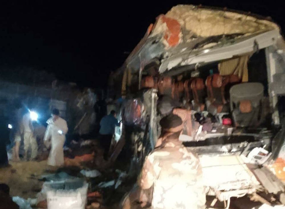ارتفاع ضحايا تصادم حافلة ومقطورة على طريق العبر إلى 32 بين قتيل وجريح