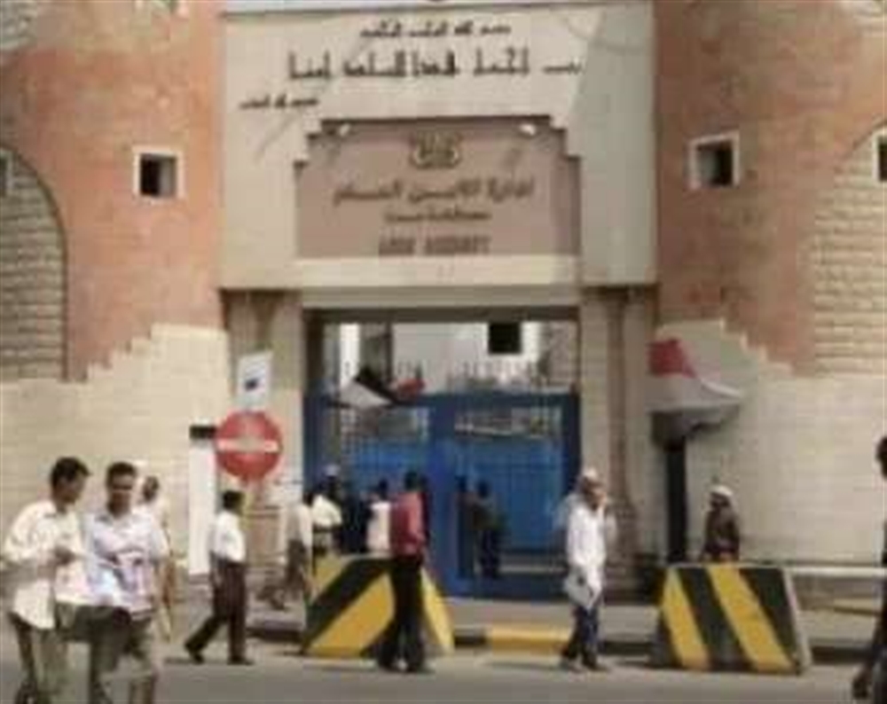 عدن.. السلطة المحلية توقف مدير شرطة الممدارة على خلفية قضية اغتصاب طفل قاصر