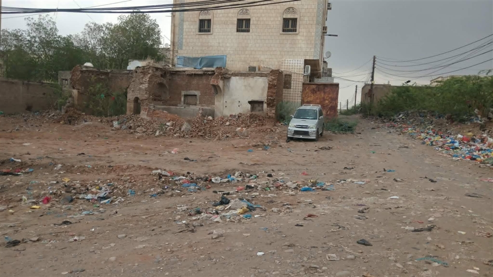 الحديدة.. نجل مسؤول حوثي يهدم مبنى استثماري والاستيلاء على أرضيته في بيت الفقيه