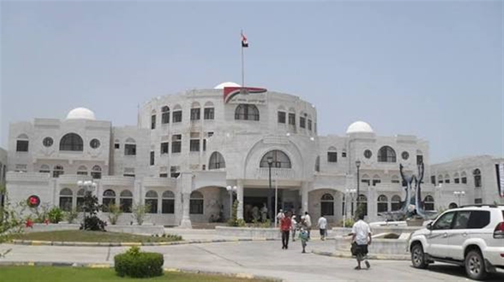 أبين.. إحالة قيادي أمني للتحقيق على خلفية وفاة تاجر خردة تحت التعذيب