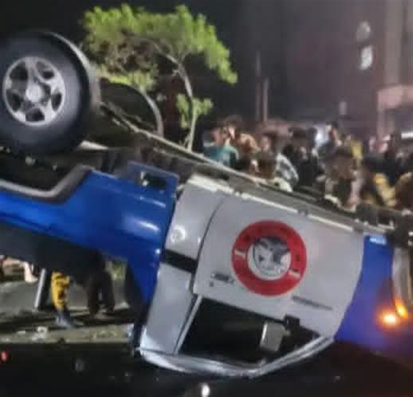 وفاة جندي وإصابة اثنين آخرين إثر انقلاب طقم أمني خلال مهمة في تعز