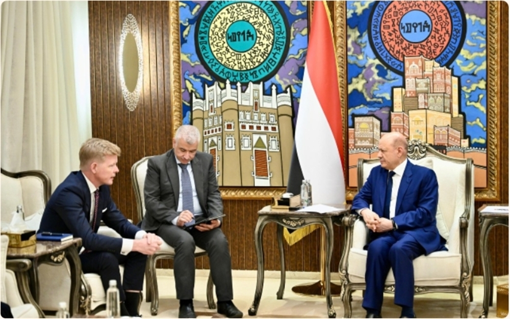 خلال لقائه غروندبرغ.. العليمي يجدد رفض أي تسوية تتجاوز المرجعيات الثلاث
