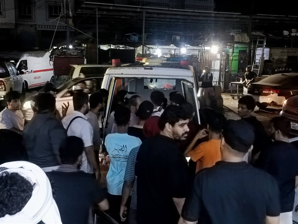 محافظ عدن يوجه بفتح تحقيق في انفجار بمعسكر العمالقة