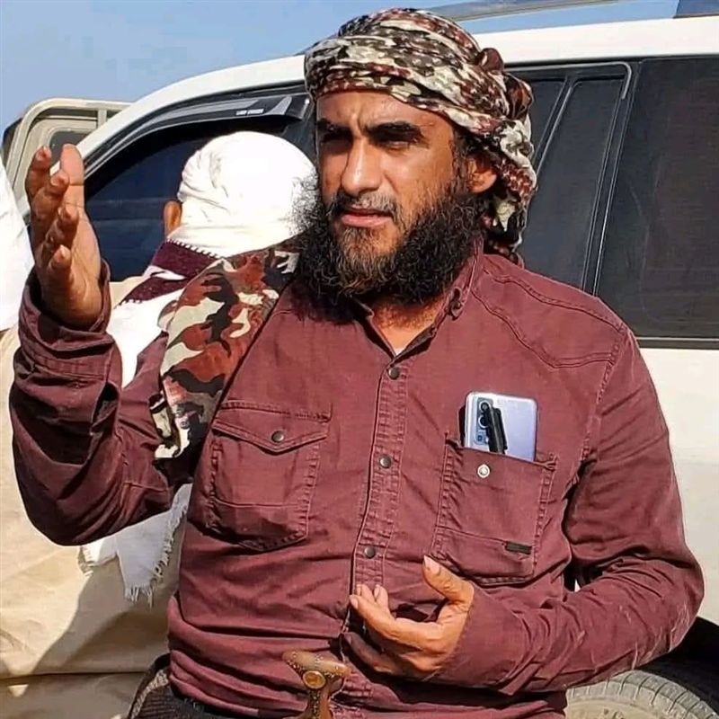 شرطة تعز تسلّم أحد المتهمين في قضية اغتيال القيادي يحيى الوحيش للجنة الرئاسية