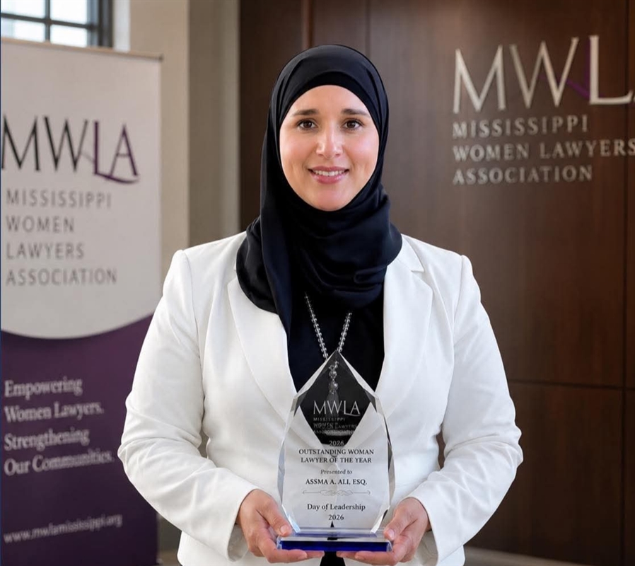 يمنية أمريكية تتوج بجائزة أفضل محامية للعام 2026 في ميسيسيبي