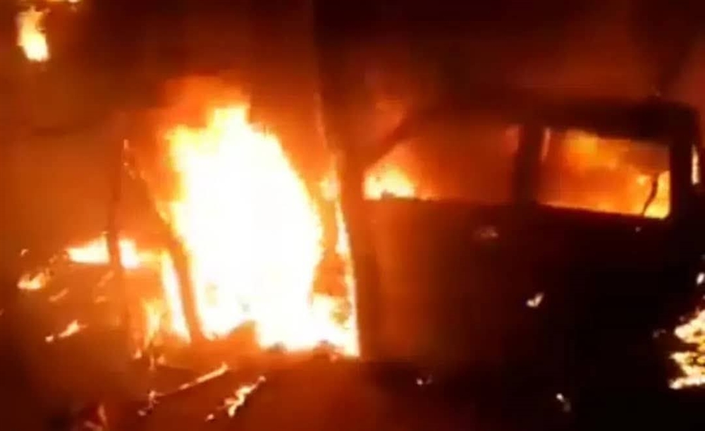الجوف.. عنصر حوثي يحرق منازل ومركبات مواطن في برط