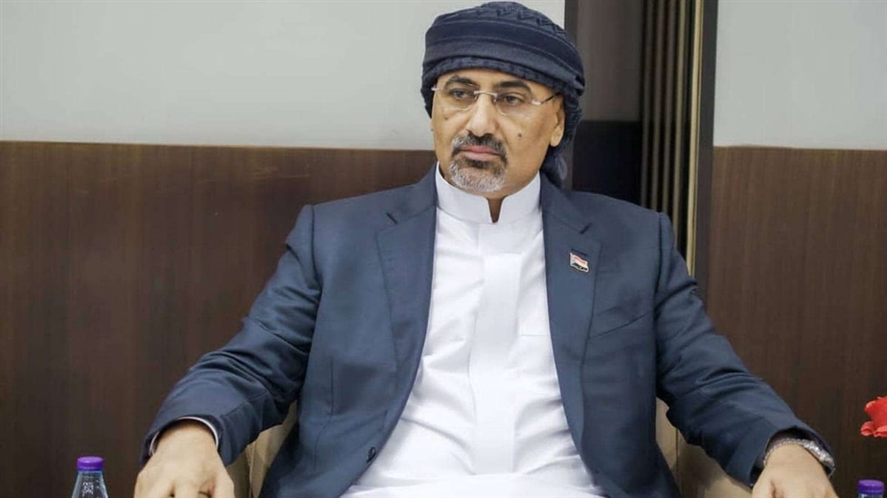 الكشف عن تحركات لإعداد ملف قانوني لملاحقة عيدروس الزبيدي عبر الانتربول