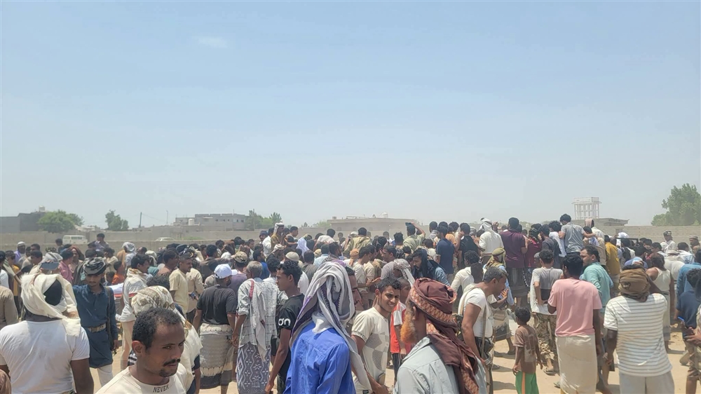 الحديدة.. تشييع عسكري وشعبي لـ14 جنديًا قضوا في مواجهات مع الحوثيين بحيس