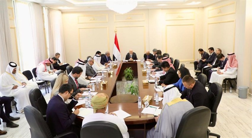 العليمي: رحلة طائرة الحرس الثوري إلى صنعاء خرقا سافرا للسيادة اليمنية وتحديا لهيبة النظام الدولي