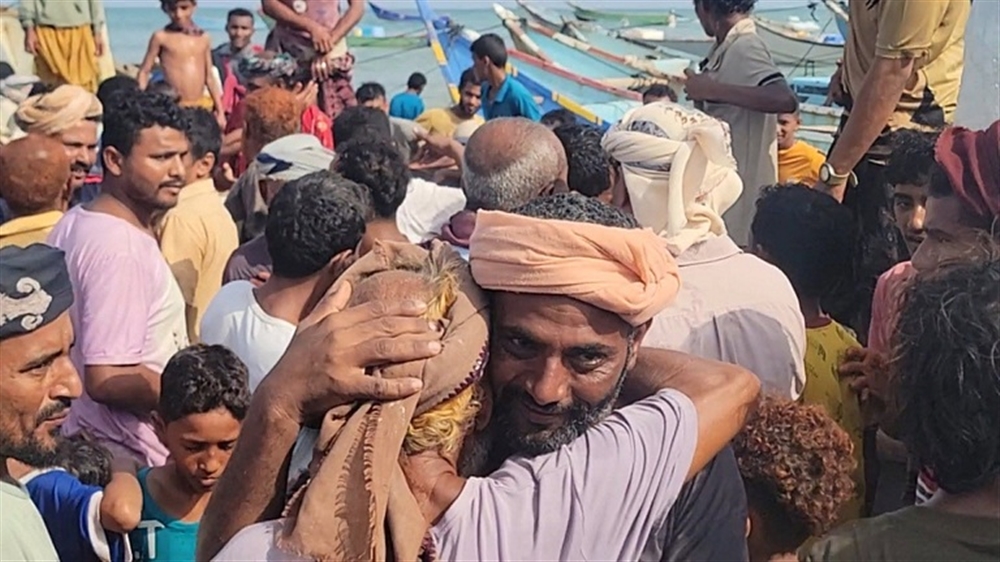 بعد ثلاثة أشهر من الاحتجاز.. عودة 15 صيادًا يمنيًا من إريتريا إلى الخوخة