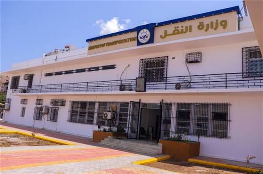 وزارة النقل تؤكد استمرار العمل في المطارات اليمنية بصورة طبيعية