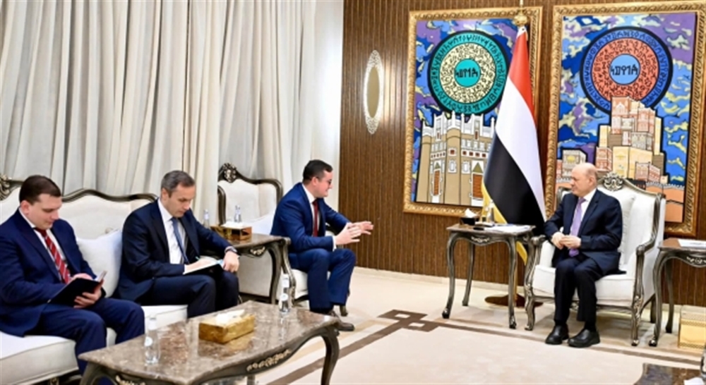 العليمي يتحدث عن "فرض معادلة ردع حازمة" دون إغلاق أبواب السلام