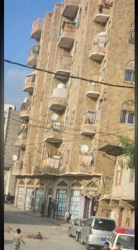 ورثة منزل استولى عليه مسلحون بتعز : عقارنا ليس مجل نزاع مع أحد وإنما مغتصب من مسلحين ينتمون لألوية عسكرية