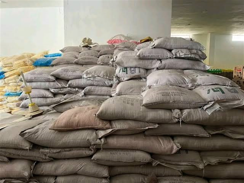 حضرموت.. مكتب الصناعة والتجارة يوجّه بسحب شحنات سكر برازيلي ملوث