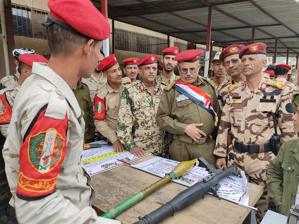محور تعز يؤكد تعهد وزارة الدفاع بتغطية جميع الالتزامات المالية للآلية صرف المرتبات