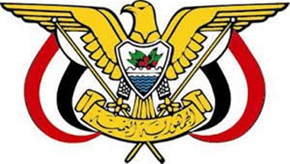 العليمي يصدر قرارات بتعيينات وترقيات عسكرية وأمنية