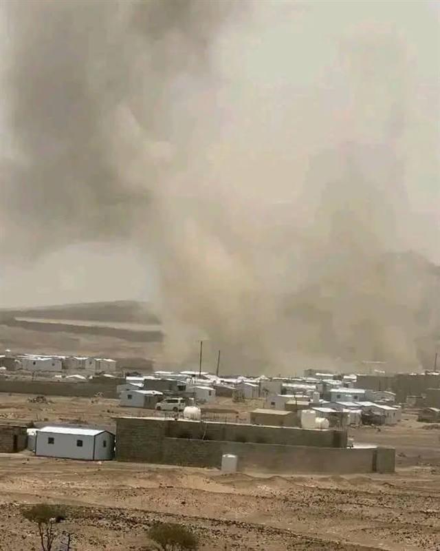 مارب.. مليشيا الحوثي تعاود استهداف الأحياء السكنية بالصواريخ والطائرات المسيّرة